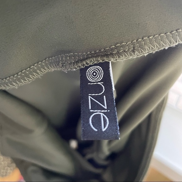 Onzie Mesh Cutout Capri Leggings - Picture 6 of 6